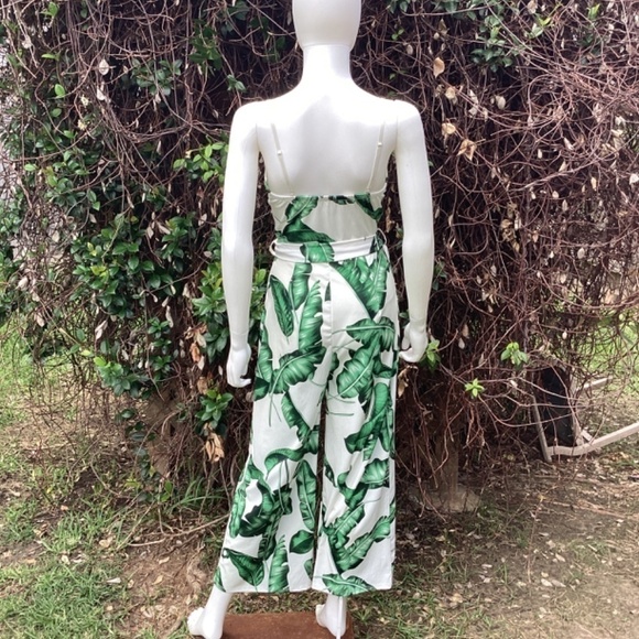NWOT Boutique Wear Cropped Leaf Print Jumpsuit - Picture 5 of 8